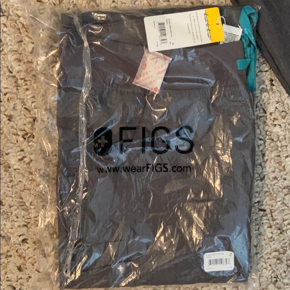 Figs NWT women’s kade cargo pants M Tall graphite